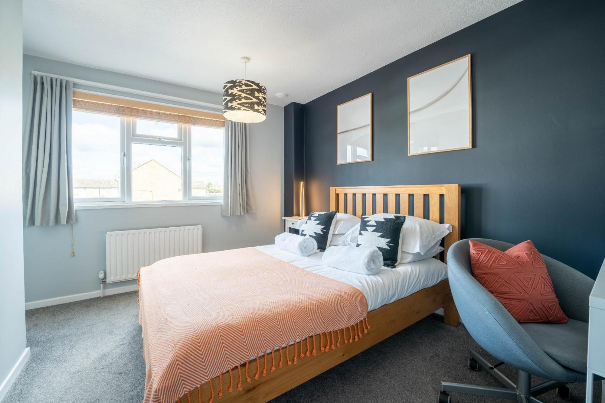 Gatwick Place - 4 Bed 2 Bath Self Contained House With Private Garden Horley Exteriör bild