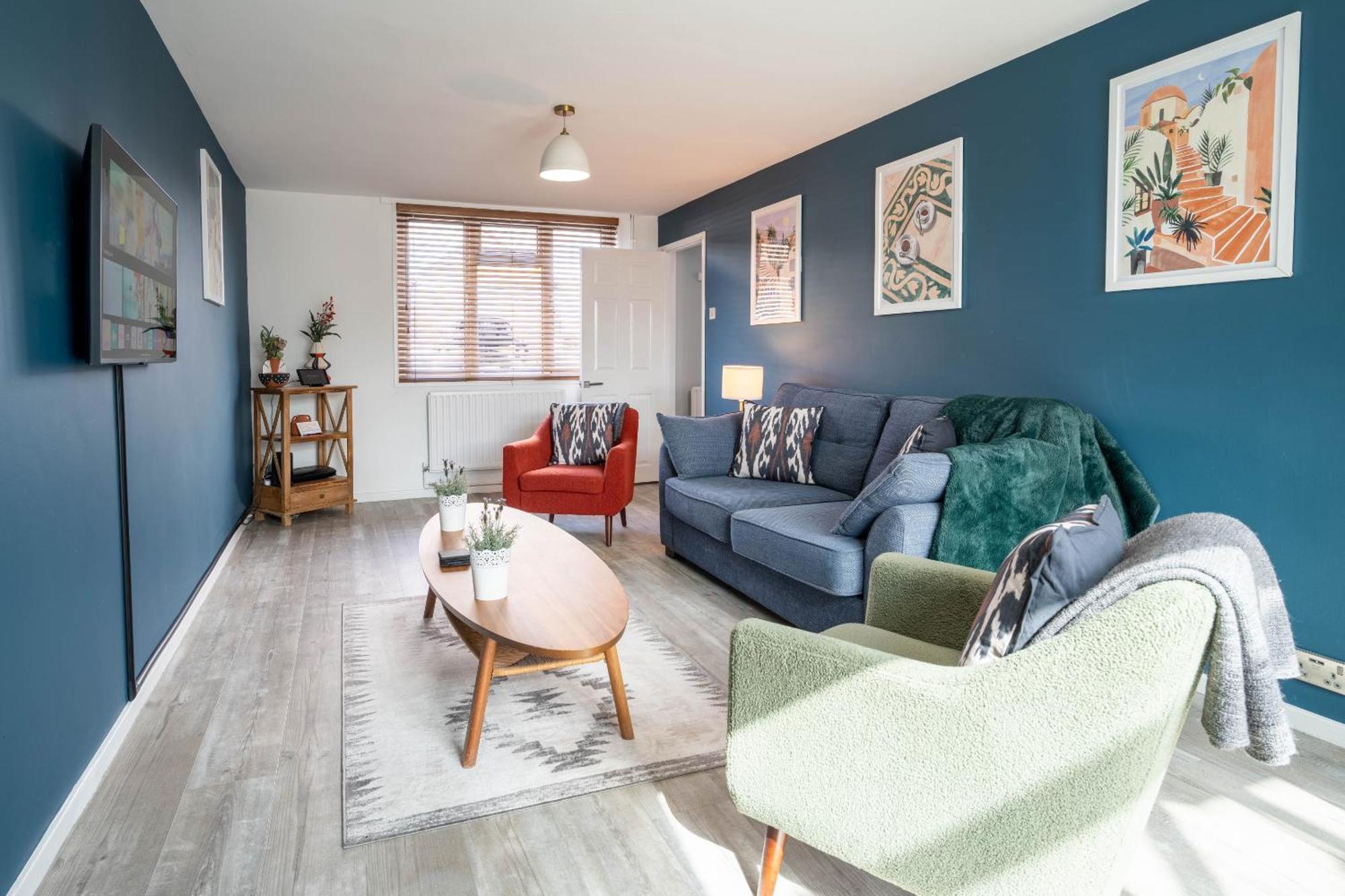 Gatwick Place - 4 Bed 2 Bath Self Contained House With Private Garden Horley Exteriör bild